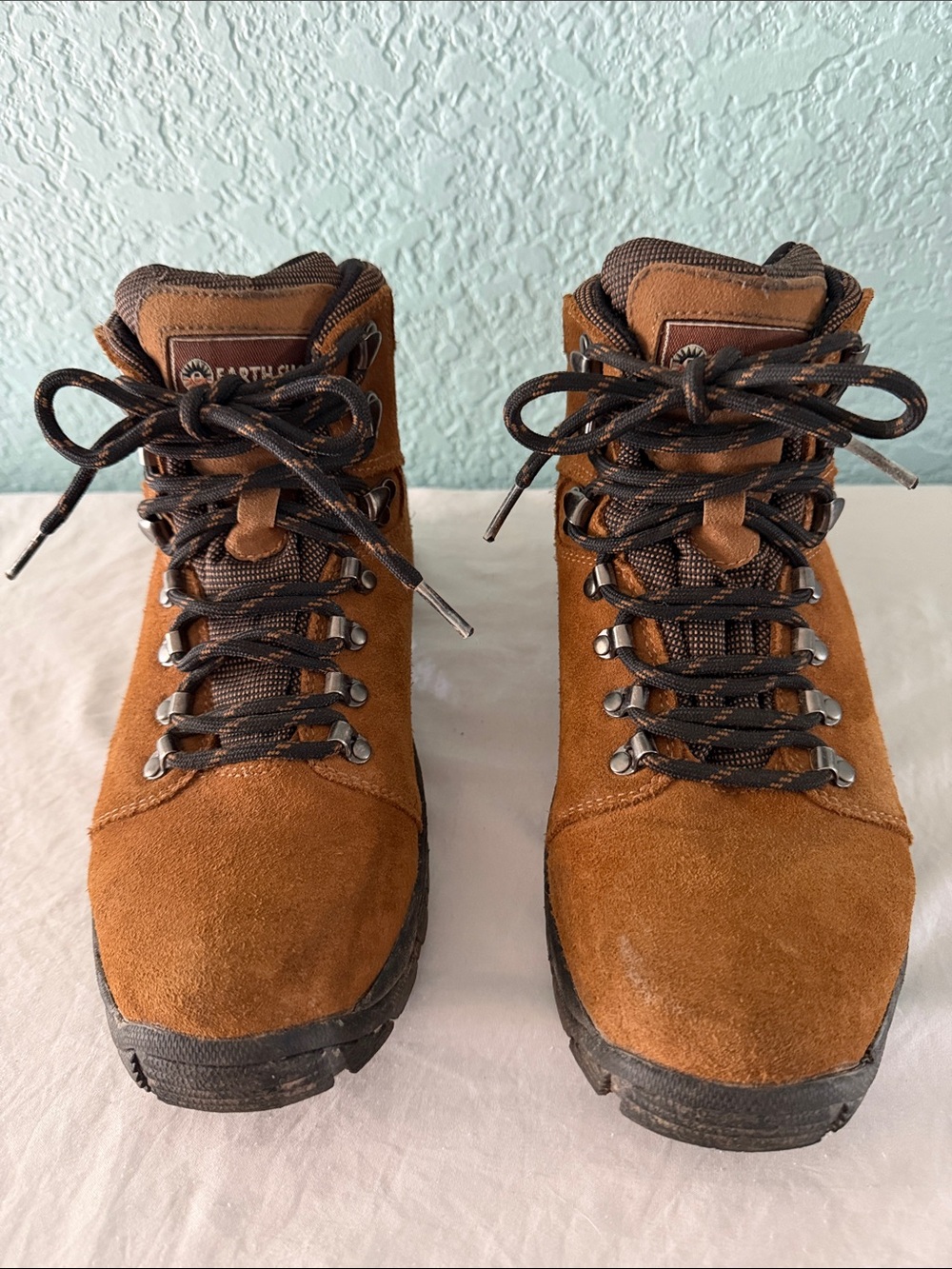 Earth Shoe Kristen Suede Waterproof Hiking Boots Women’s 8.5, Men’s 6.5